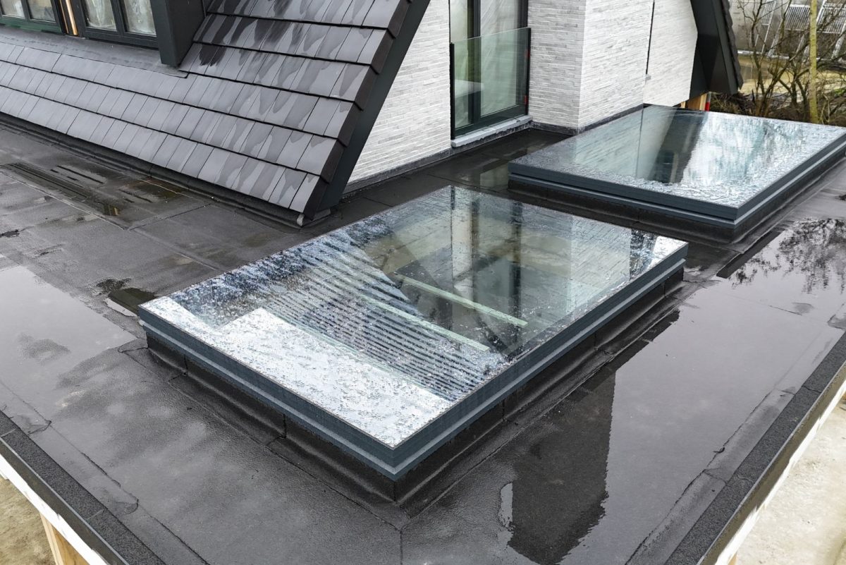 Electric Roof Window 800 x 1200mm - Image 2