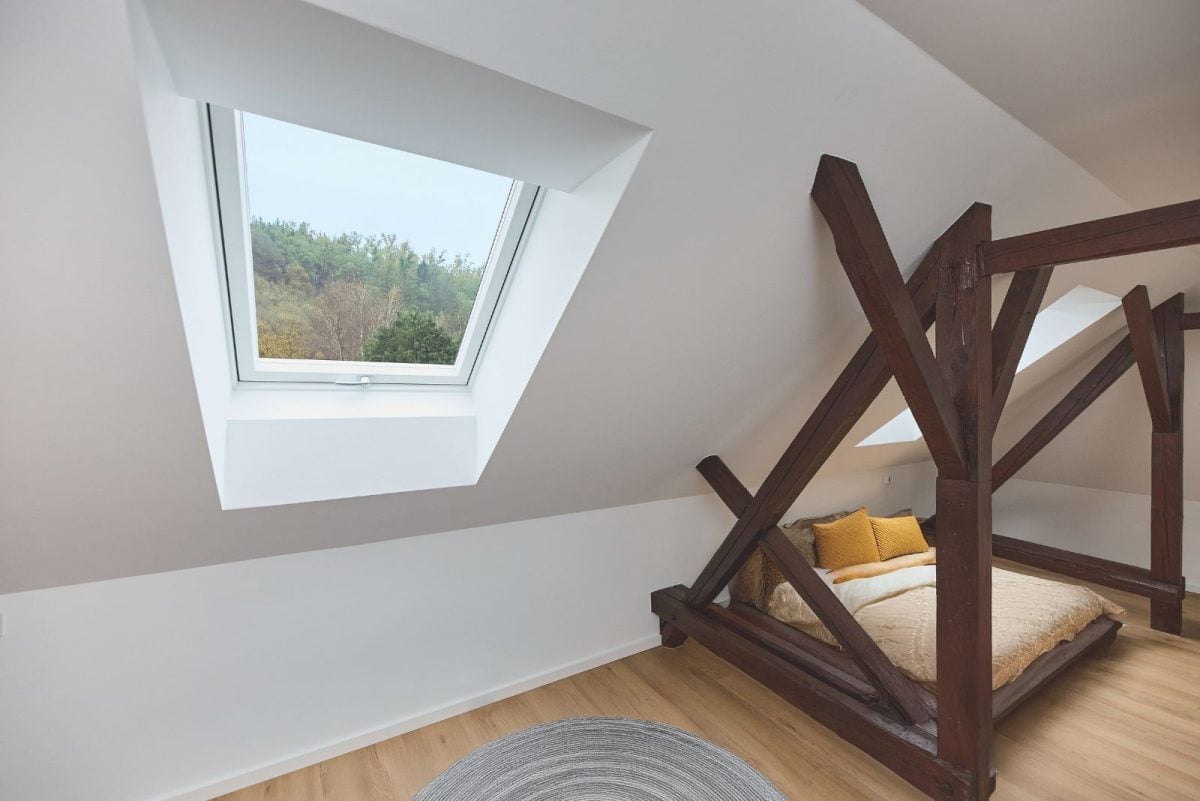 Roto Pitched Roof Skylight Center-Pivot 114 x 118 cm White Painted Timber - Image 17