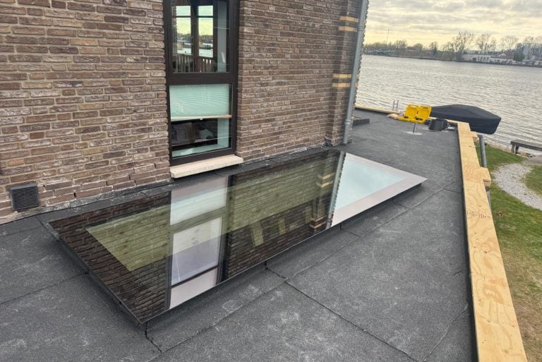 frameless-fixed-skylight-triple-glazed-roof-window-regal4.jpg