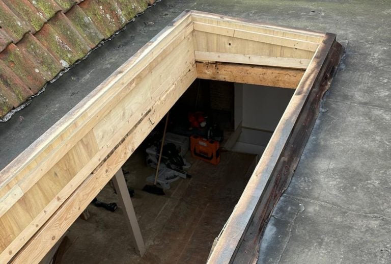 installation-oa-a-skylight-flat-roof (1)